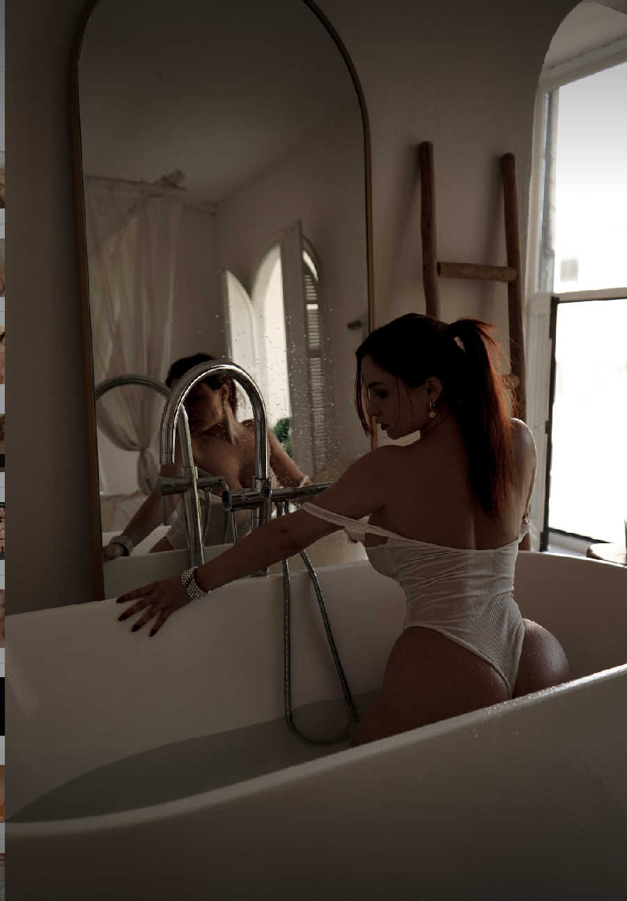 A playful frame from Miranda Faith nude — online in Mashhad