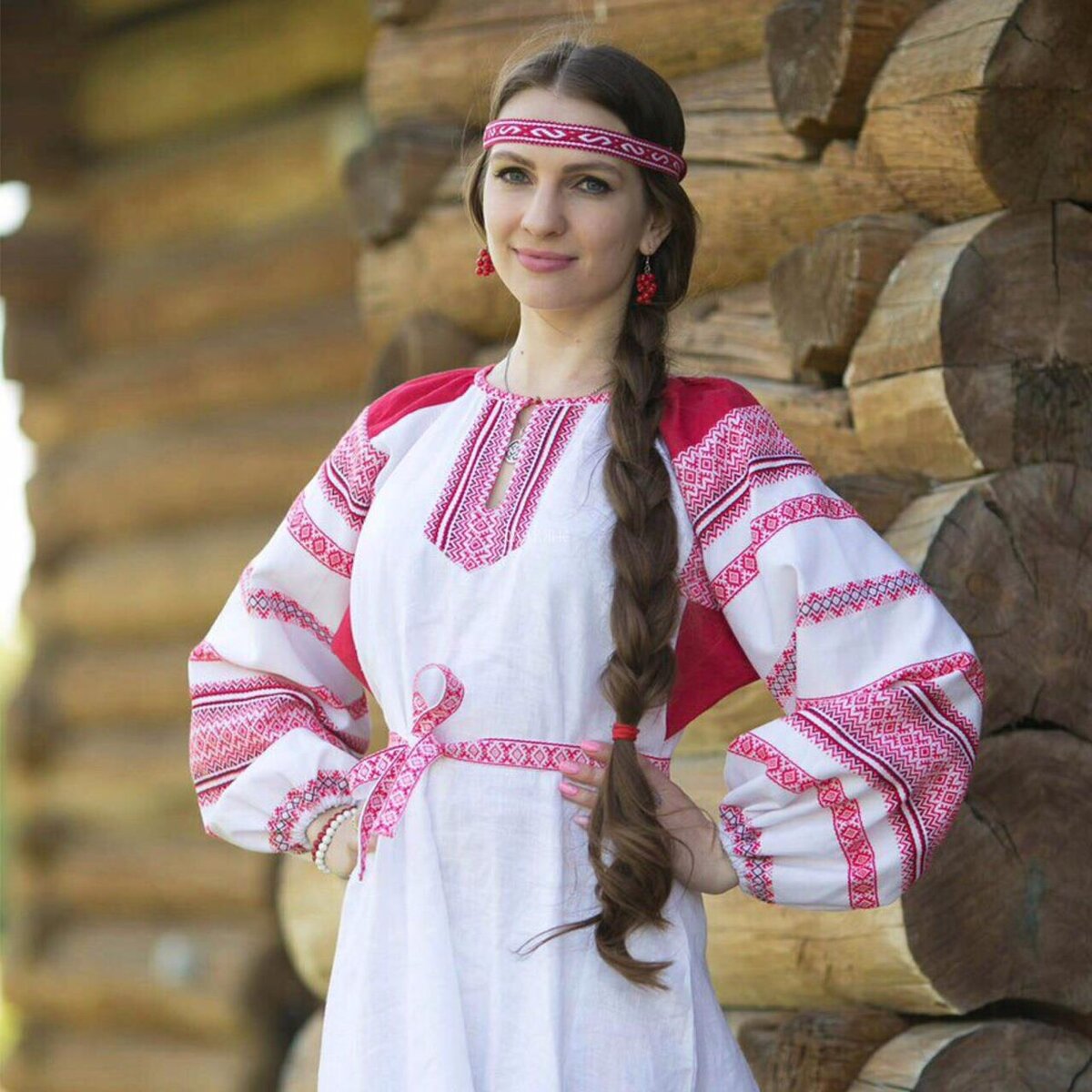 Girls in Slavic costumes in Mashhad