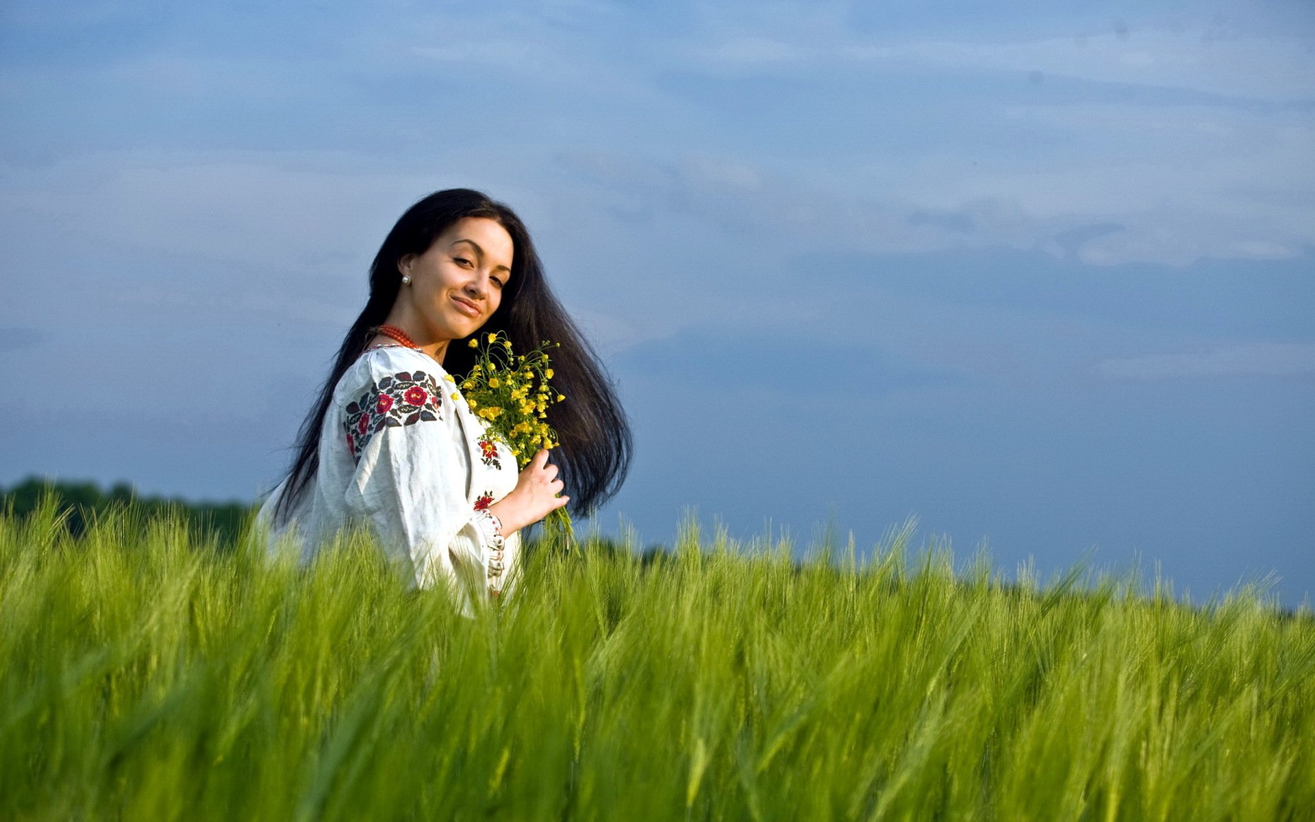 Girls in Slavic costumes in Mashhad