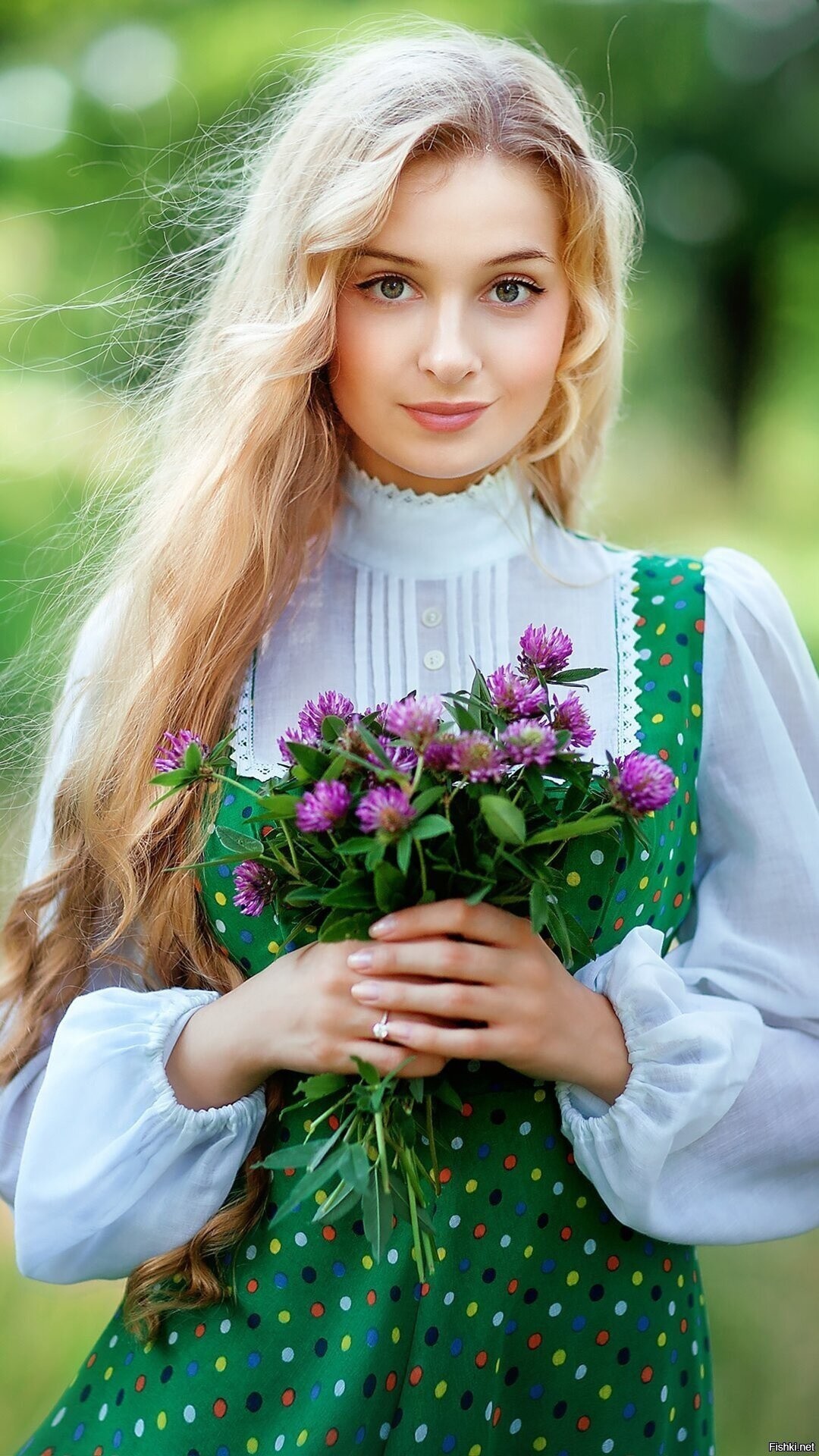 Girls in Slavic costumes in Mashhad