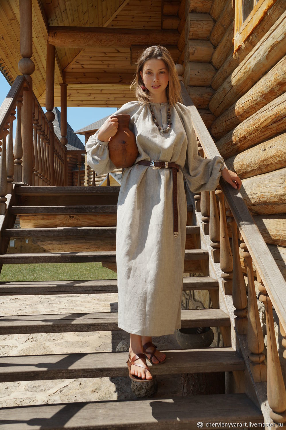 Girls in Slavic costumes in Mashhad