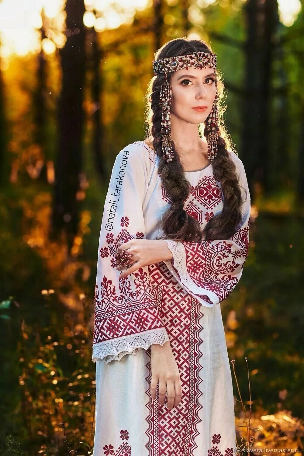 Girls in Slavic costumes in Mashhad